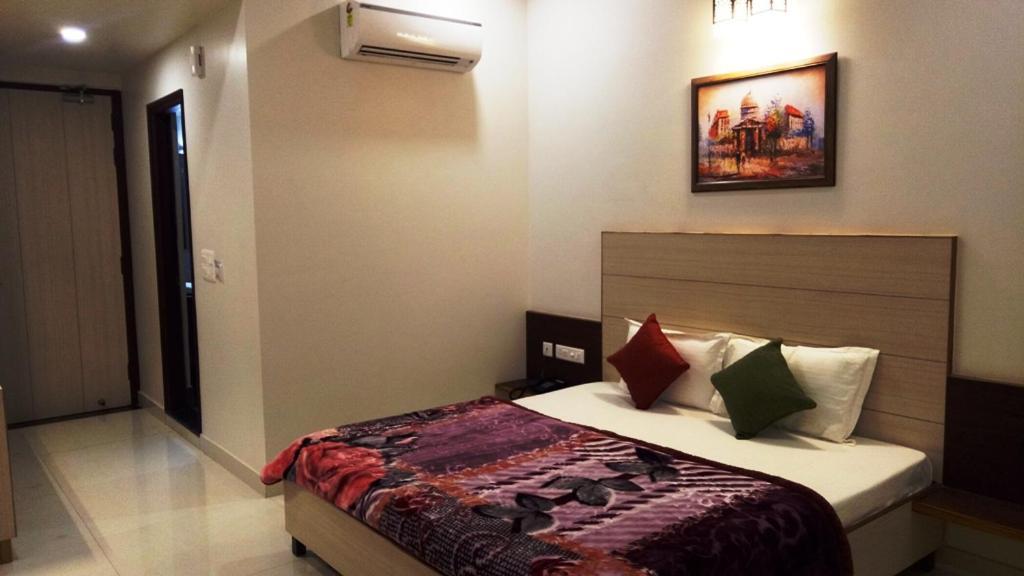 Alankrita Suites & Party Halls Meerut Eksteriør bilde