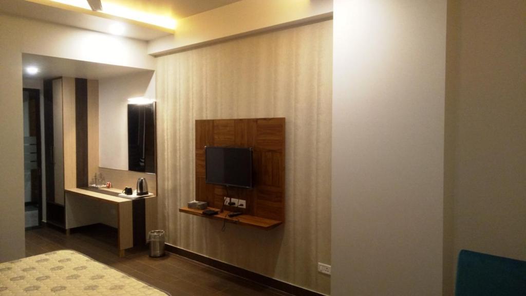 Alankrita Suites & Party Halls Meerut Eksteriør bilde